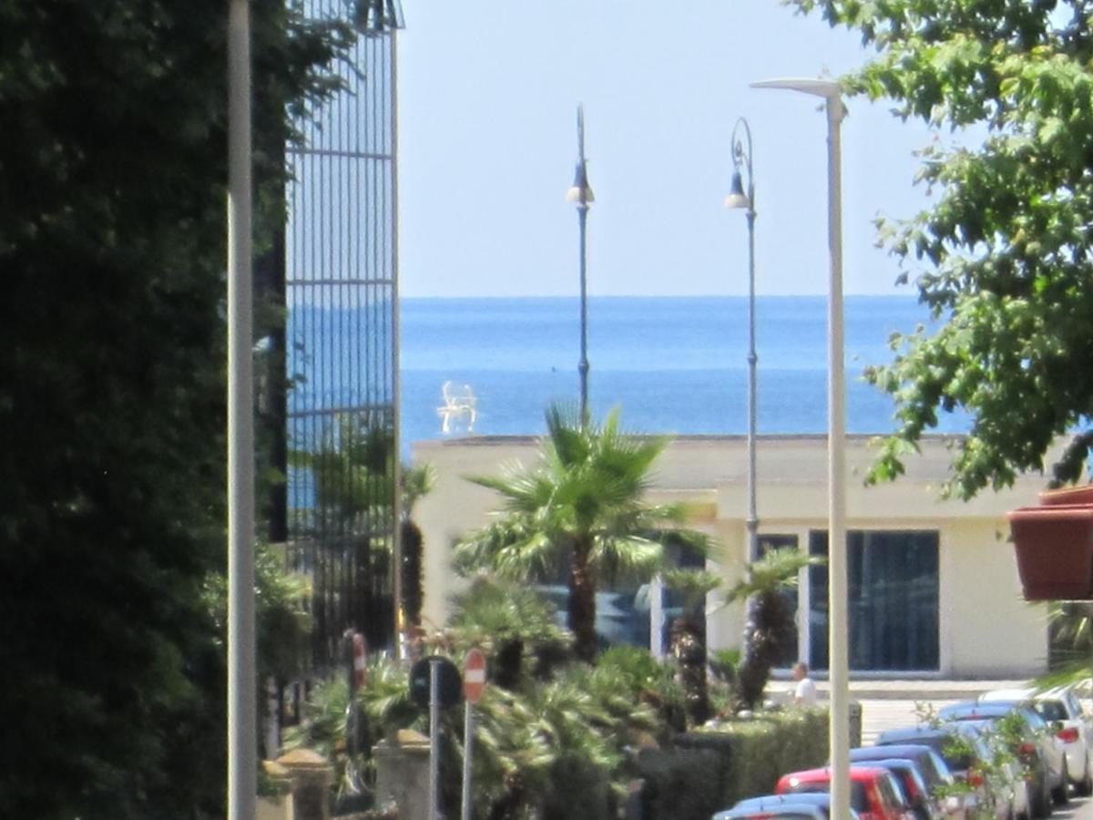 Piuma Celeste A Due Passi Dal Mare E Dal Centro Storico Lido di Ostia Esterno foto